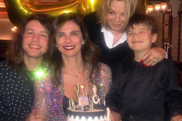 Luciana Gimenez compartilha fotos de seu aniversário