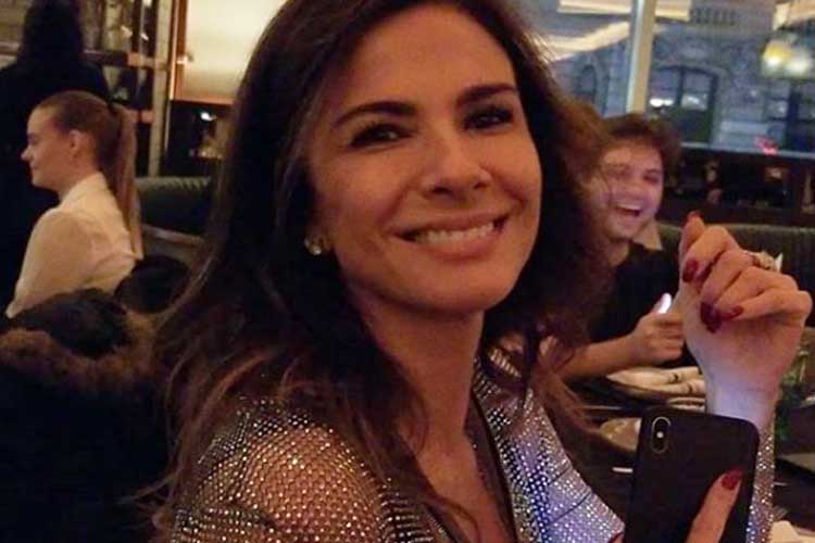 Luciana Gimenez aparece ao lado da mãe e semelhança chama atenção