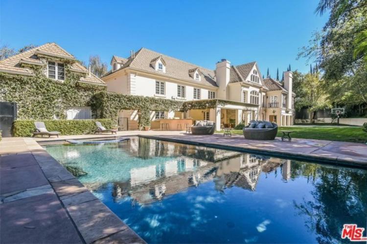 Casal famoso coloca mansão à venda por 30 milhões