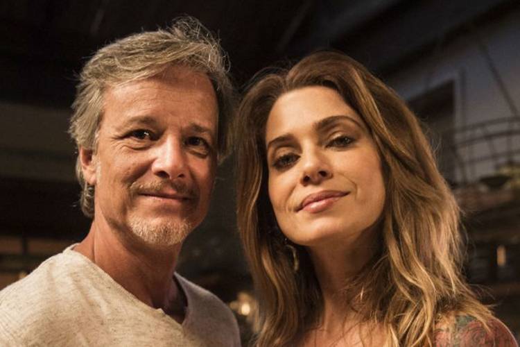 Letícia Spiller publica foto antiga com Marcelo Novaes no nascimento do filho