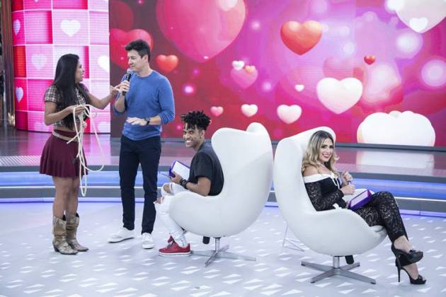 Nadja e DBlack no Jogo da Afinidade com Rodrigo Faro (Edu Moraes/Record TV)
