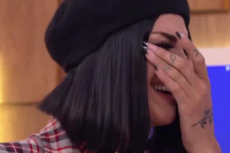 Irmã gêmea de Pabllo Vittar aparece no “Encontro” e emociona cantora