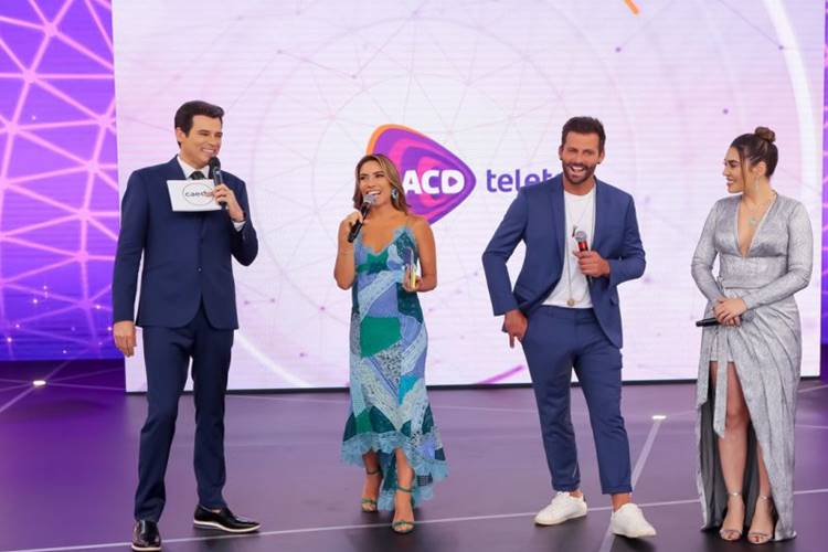 Patrícia Abravanel revela detalhe do vestido usado no Teleton