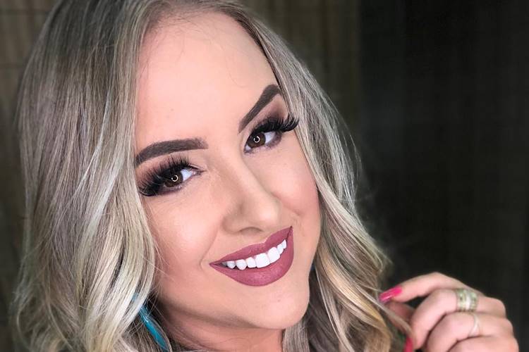 Patrícia Leitte surpreende fãs ao aparecer vestida de noiva