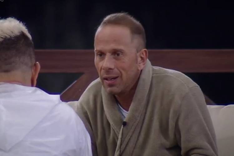 A Fazenda 10: Rafael Ilha aconselha Evandro à ignorar Cátia