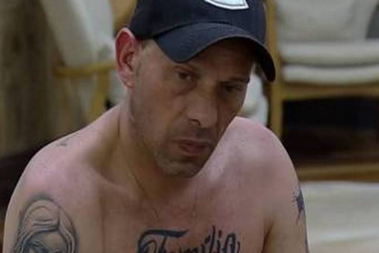 A Fazenda 10: Rafael Ilha ironiza aproximação dos peões: ‘Por medo’