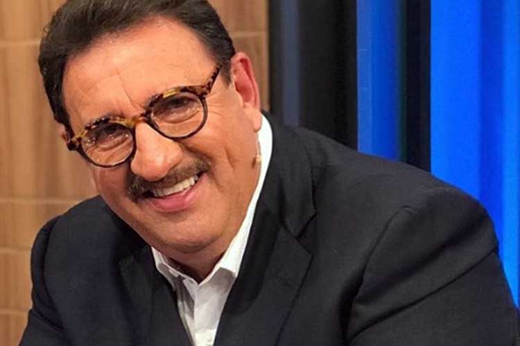 Ratinho exibe click raro de seu neto e perninhas chamam atenção