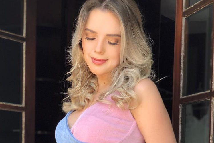 Grávida, cantora sertaneja Thaeme revela sexo do bebê