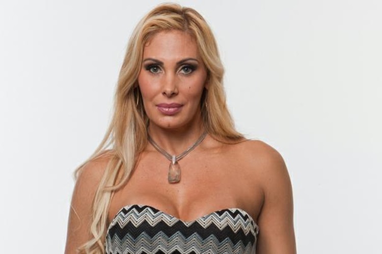 Ângela Bismarchi vira pastora e revela arrependimento do passado