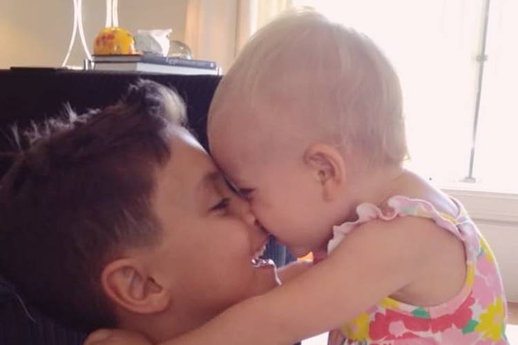 Eliana agradece audiência de seu programa com click encantador dos filhos