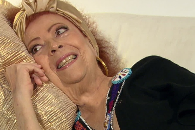 Sem poder andar, Beth Carvalho vai morar com filha e neta