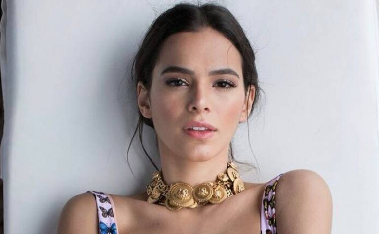 Em boa ação, Bruna Marquezine leva fã para conhecer cantoras no camarim