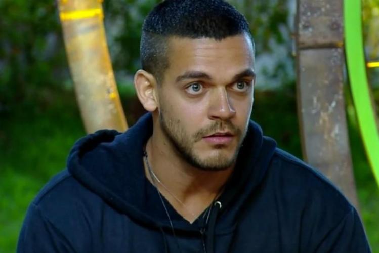 Caique Aguiar só retornará para “A Praça é Nossa” como figurante