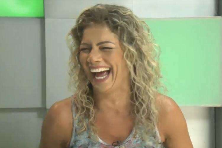 Fora de “A Fazenda 10”, Catia dá em cima de Léo Stronda