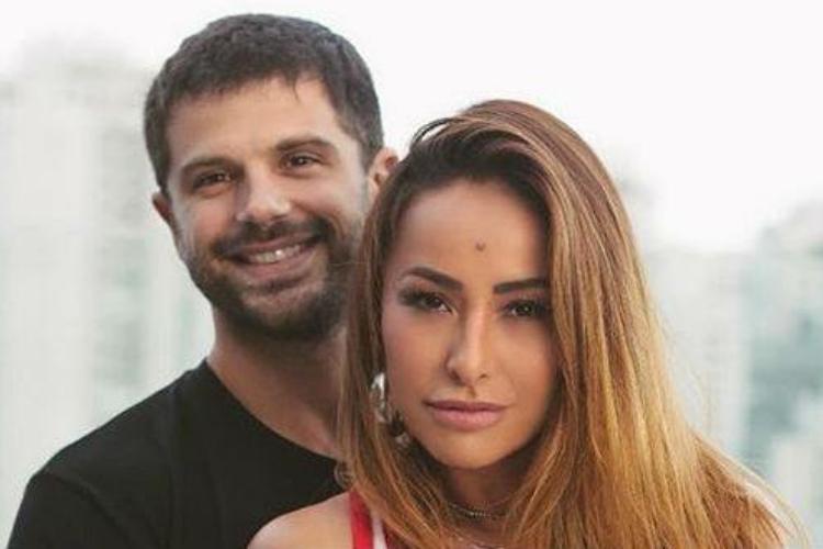 “A cara do pai”, diz Sabrina Sato ao posar com Duda Nagle e Zoe