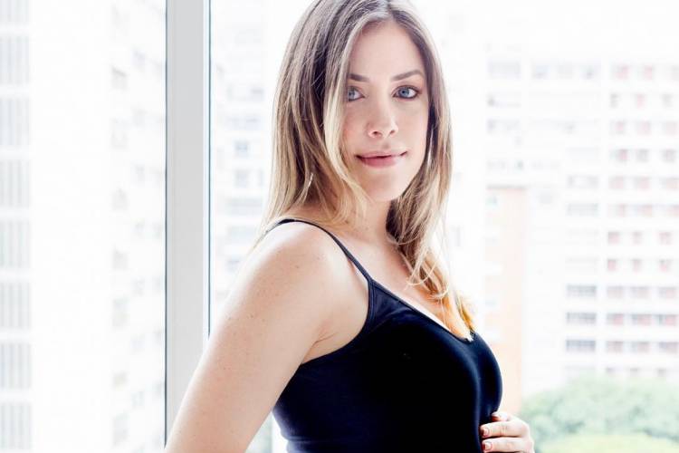 Fabiana Justus completa sete meses de gestação e faz revelação sobre as filhas