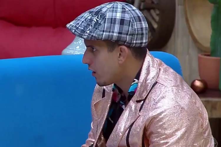 A Fazenda 10: Sertanejo consola Evandro após expulsão de Catia: ‘Colheu o que plantou’