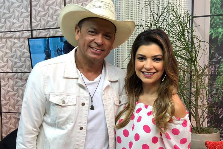 Amanda Françozo recebe Frank Aguiar nos estúdios da Rede Brasil de Televisão