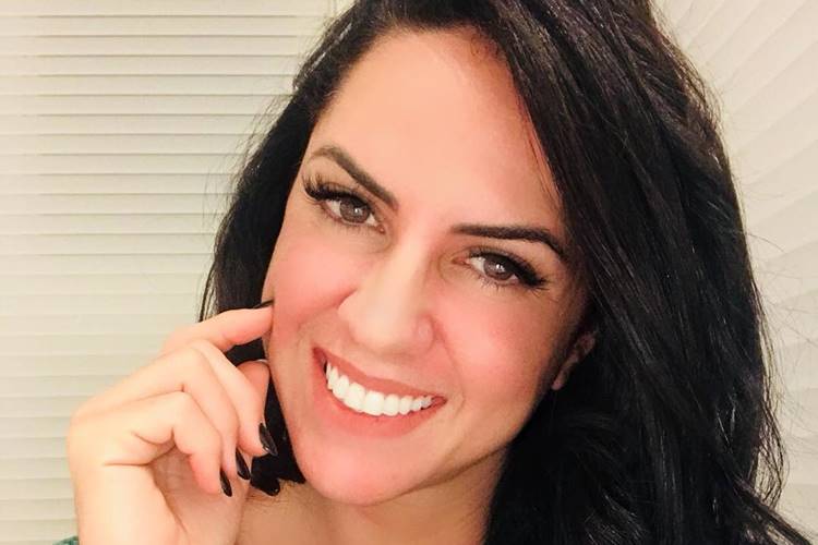 Exibindo o bumbum, Graciele Lacerda revela destino das férias