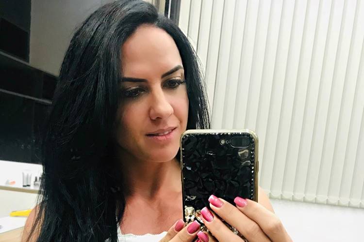 Graciele Lacerda mostra look para bazar e Zezé se derrete