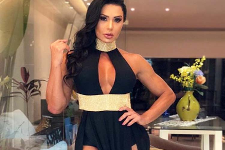Gracyanne Barbosa aparece com look ousado e tira o fôlego de internautas