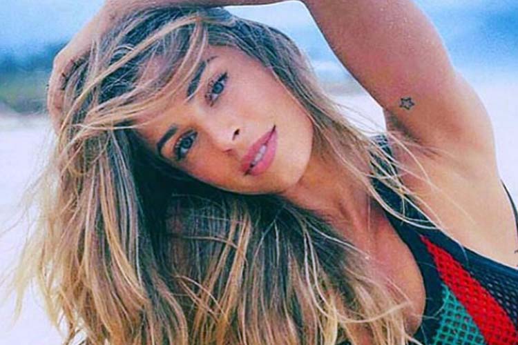 Grazi Massafera publica foto em posição inusitada e chama atenção