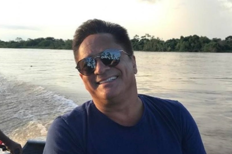 De sunguinha, cantor Leonardo faz convite aos fãs; saiba