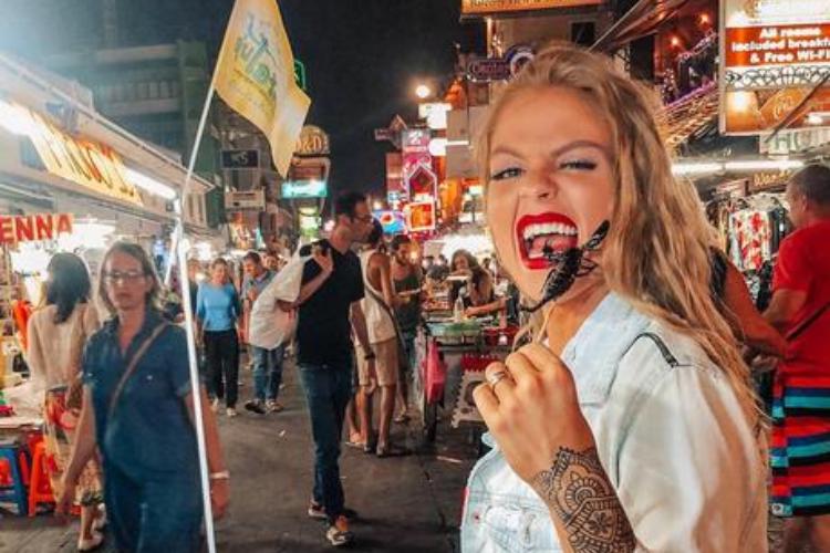 Luísa Sonza choca seguidores ao comer escorpião