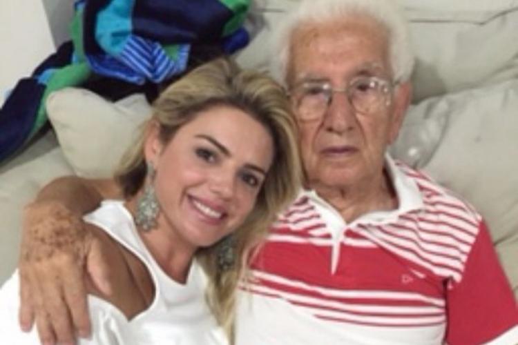 Mari Alexandre lamenta morte do pai