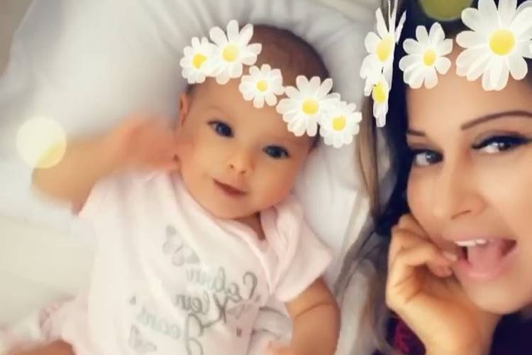 Mayra Cardi retorna a web e compartilha vídeo ao lado da filha Sophia