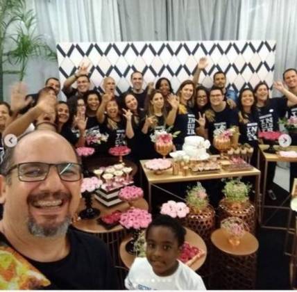 Michele Bolsonaro ao lado de amigos - Reprodução/Instagram