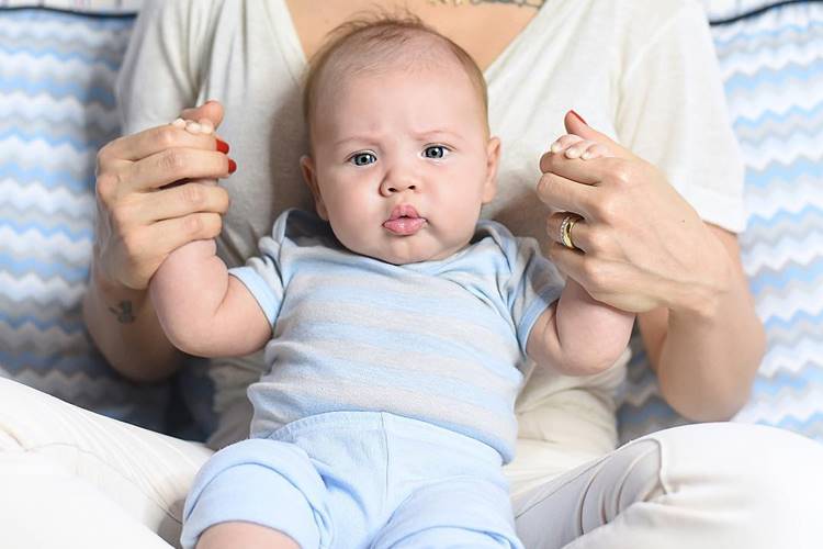 Andressa Suita pega no flagra seu filho caçula; Veja o vídeo