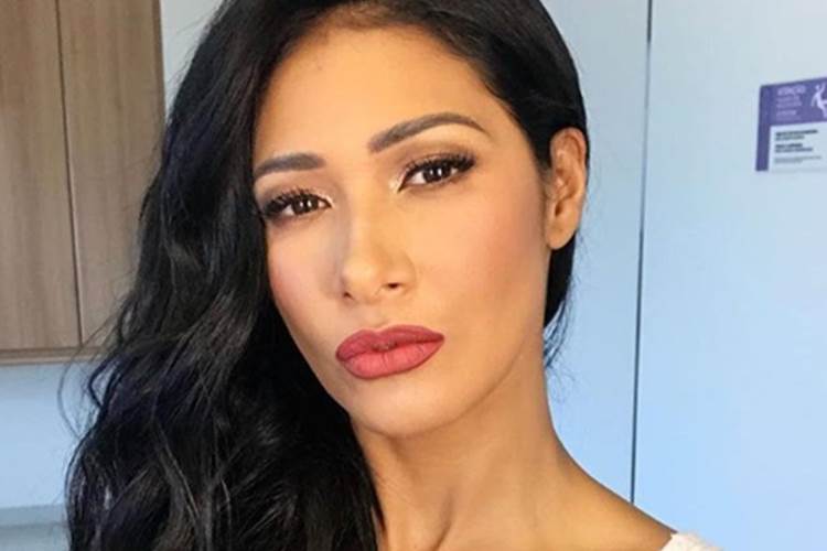 Simaria aparece de lingerie vermelha e deixa seguidores babando em foto