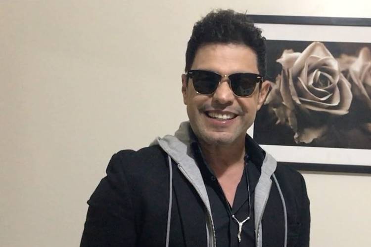 Zezé di Camargo mostra família reunida no Carnaval