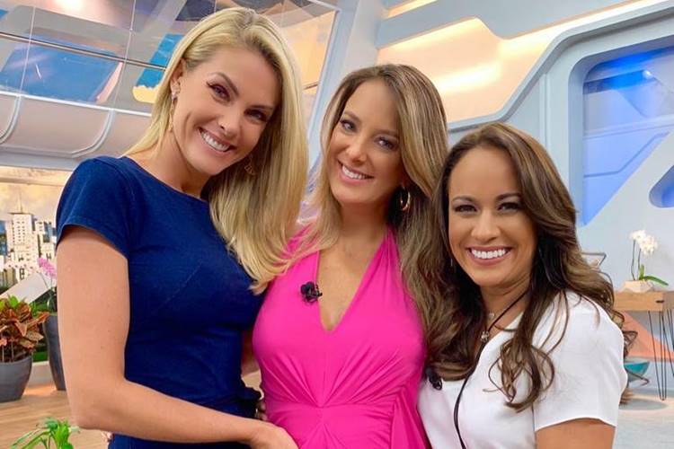 Ticiane Pinheiro é paparicada por colegas de programa, Renata Alves e Ana Hickmann