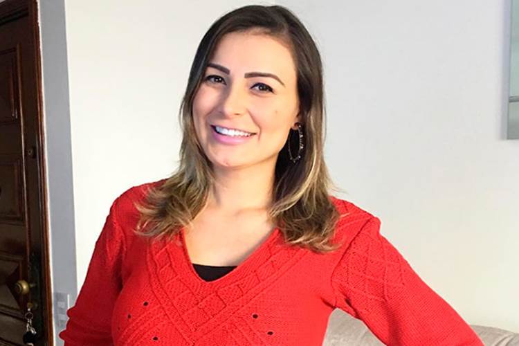 Andressa Urach aparece de biquíni em foto antiga com a mulher filé