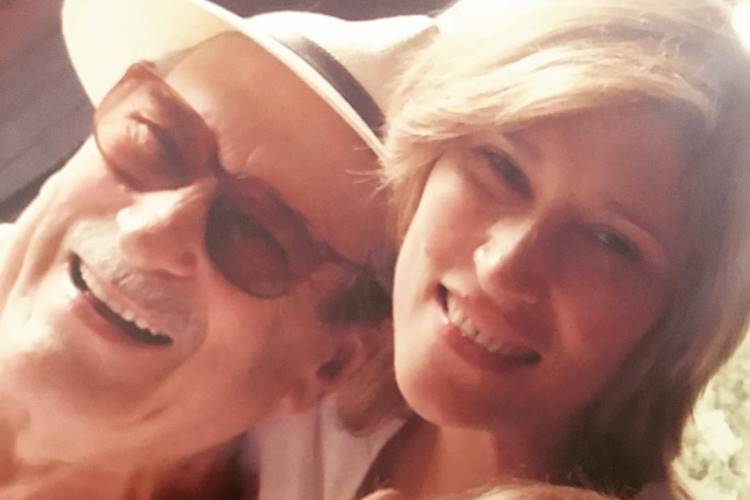 Beth Goulart relembra aniversário do pai: ‘Uma lembrança cheia de amor’