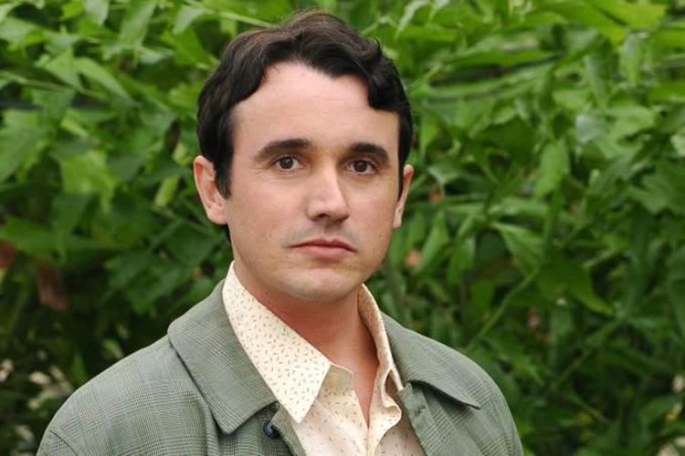 Estado de saúde de Caio Junqueira piora e ator volta a ser sedado