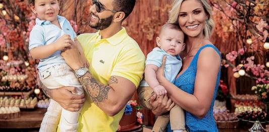 Gusttavo Lima, Andressa Suíta e os filhos/Reprodução