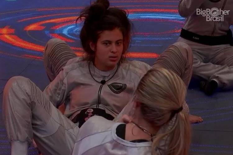 BBB19: Hana fala sobre beijar brother: “Sem fazer o bigode?”