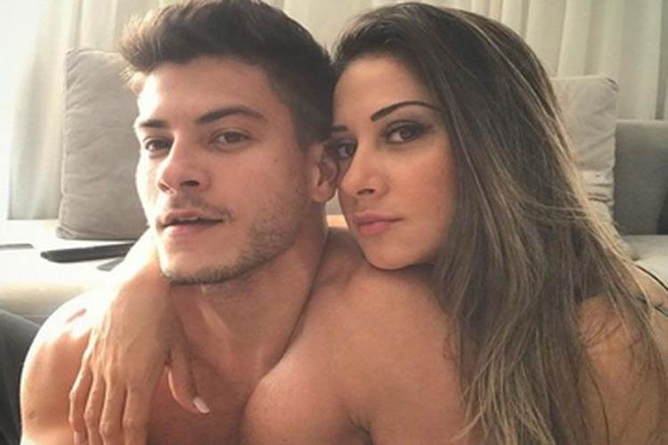 “Viva o amor”, diz Mayra Cardi em click com o marido Arthur Aguiar
