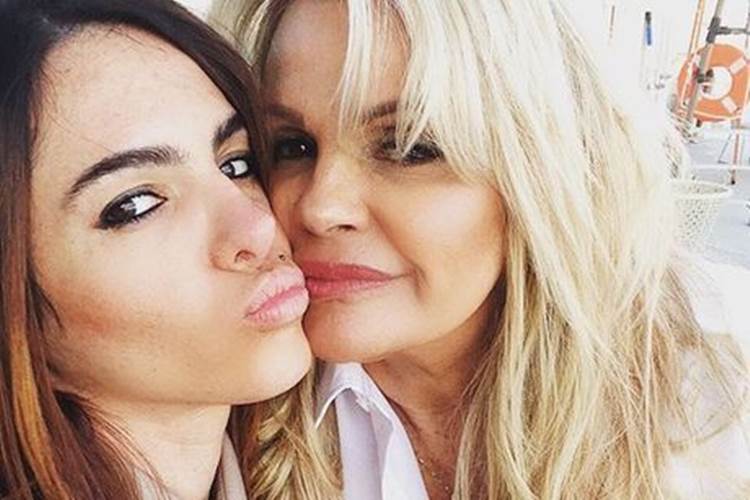 Monique Evans se derrete em declaração para a namorada