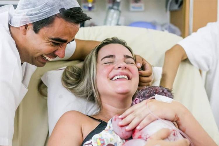 Ex-Paquita dá à luz ao primeiro filho