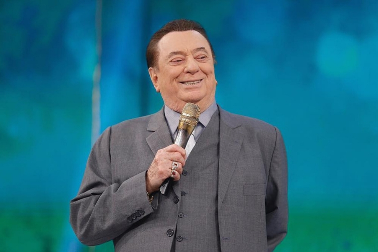 Raul Gil faz aniversário e ganha homenagens de Maisa e do filho