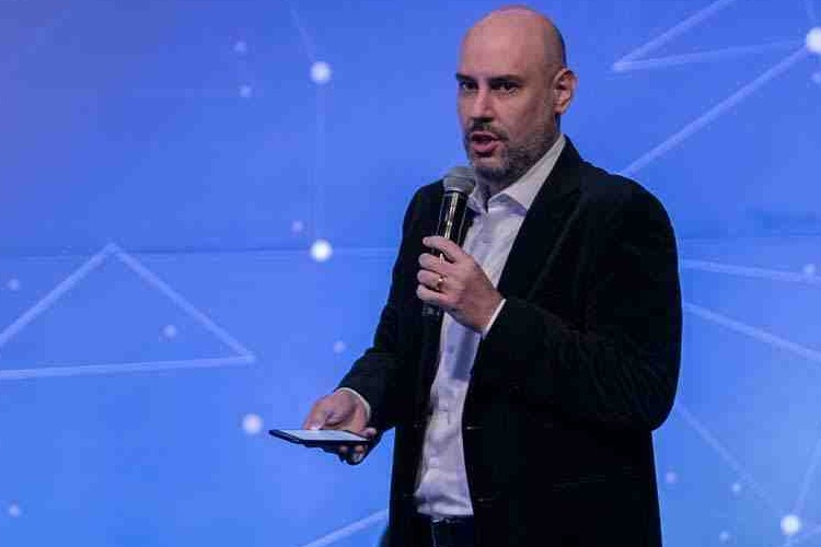 Diretor de Jornalismo da Record deixa emissora para lançar CNN no Brasil