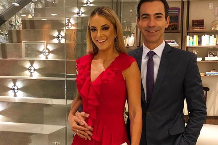 “Meus amores” baba Ticiane Pinheiro ao receber carinho na barriga de César Tralli