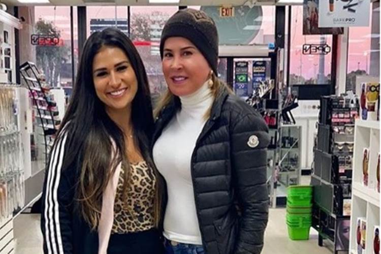 Zilu Camargo tieta sertaneja Simone em loja de Orlando