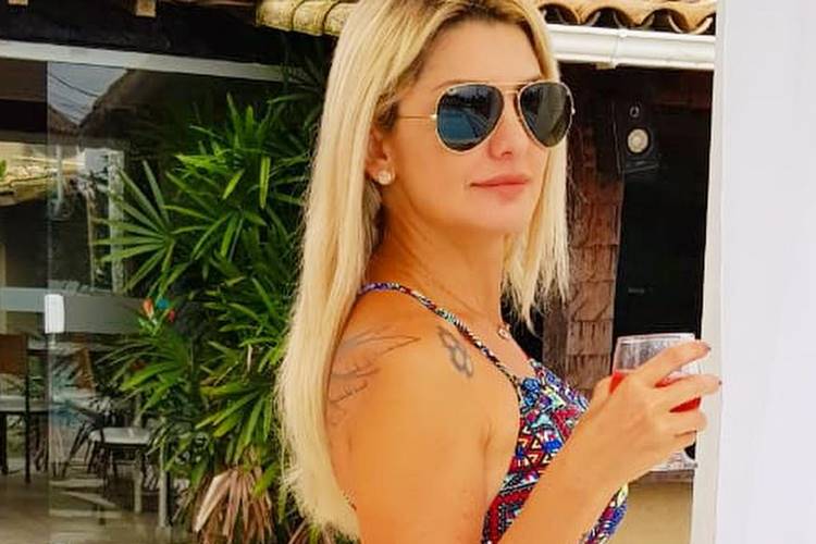 Antonia Fontenelle faz desabafo e dispara: “Vamos cuidar de nossas vidas”