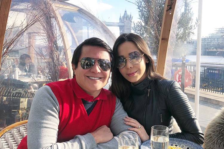 Em viagem para comemorar 10 anos de casamento, sertanejo Giovani se derrete pela amada