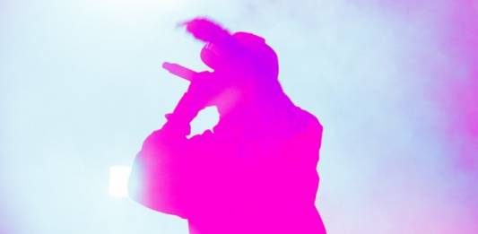 Ilustração - Silhueta Cantor